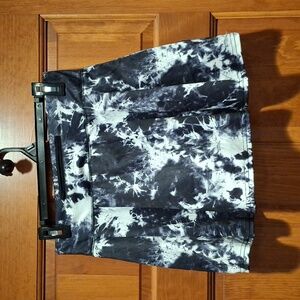 Black and white medium skort